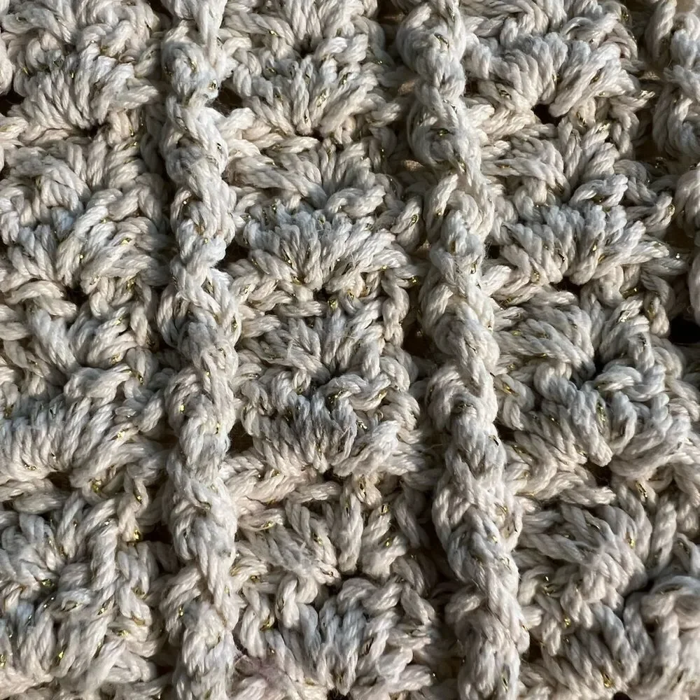 Gorgeous unbranded knit‎ weave boho purse in cream and gold metallic yarn